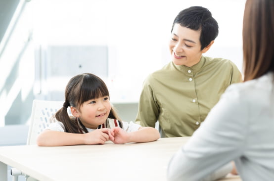 カウンセリングを受ける学生